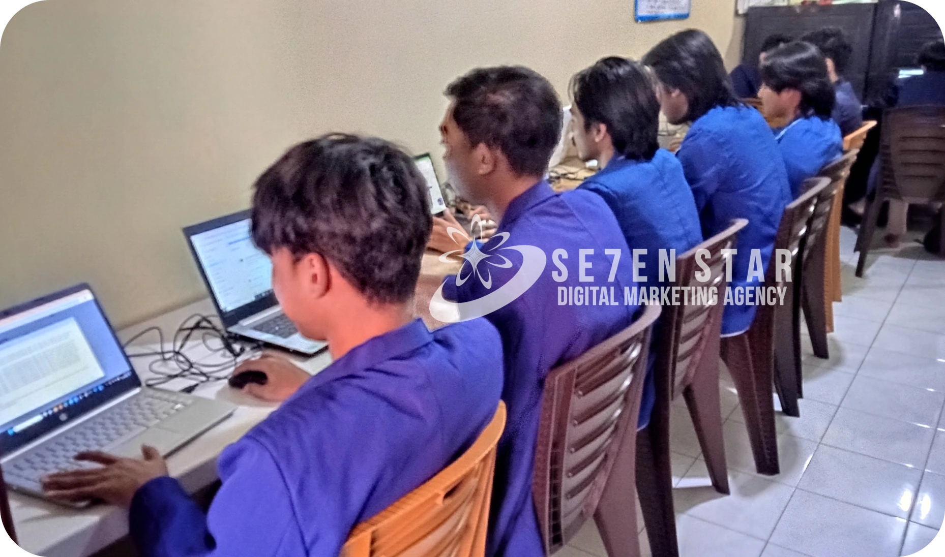 Ilustrasi strategi digital marketing untuk UMKM di era digital